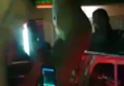 Las niñas culiando africanas están casi desnudas caricias delante de la cámara