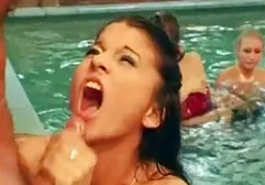 Zoyka soplando en el pornografia de africanas inodoro.