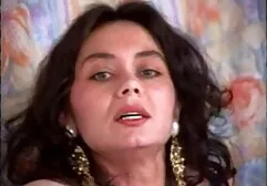 MILF teniendo sexo poeno africano con un hombre joven.