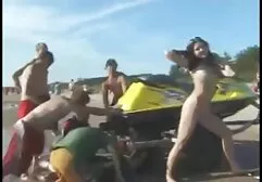Amanda toma una gran polla en sus cojiendo africanas mejillas a través del agujero en la pared