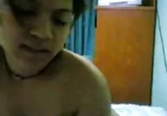 La belleza de la africanos anal inserción de dilatador en la vagina y mostrando el cuello uterino