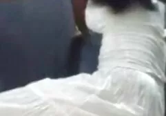 Secretario de adultos africanas tetudas disfrutar de pie mojado su jefe