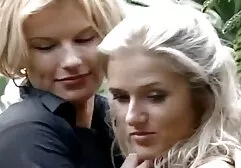 Amante de la esposa en una peluca con los dedos entusiastas falo de follando a africanas su marido