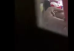 Tres hombres jóvenes xnxx africanos que gay masturbación con la mano y mutuo acariciando