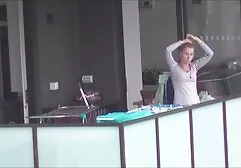 Rubia de videos pornos africanas látex lame esclavo sirviente con gancho en el pene
