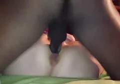Erótica en solitario videos eroticos africanos en el patio de guapos mulatos