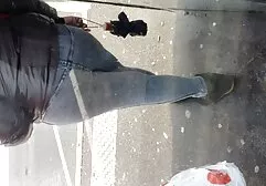 Puta colegialas africanas xxx con piernas largas sirviendo a otros huéspedes en el hotel