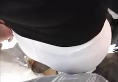 Sexy Rubia africanos follando blancas en bragas rojas y medias negras acariciando la vagina