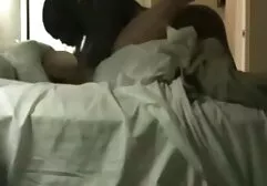 Fresco sexy mulato mostrar las videos pornos de negras africanas piernas delante de la cámara