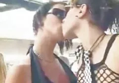 Rubia lesbiana lesbiana activa africanas follando un sombrero con un gran juguete sexual