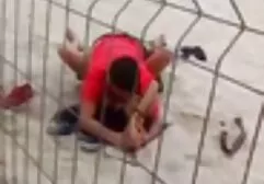 Sexo tribus africanas follando anal con un hombre en gafas.